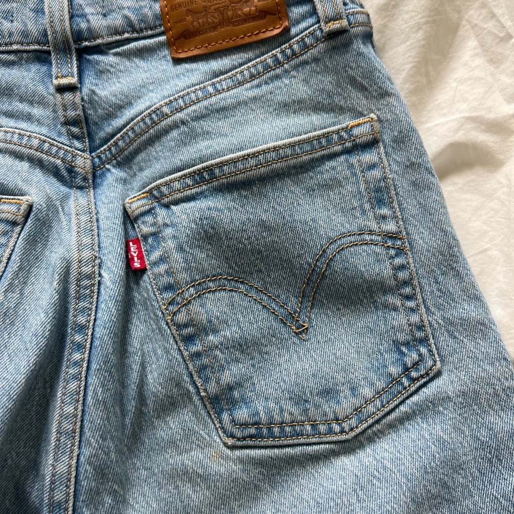 Levi’s Ribcage Straight Jeans - Picture 4 of 4